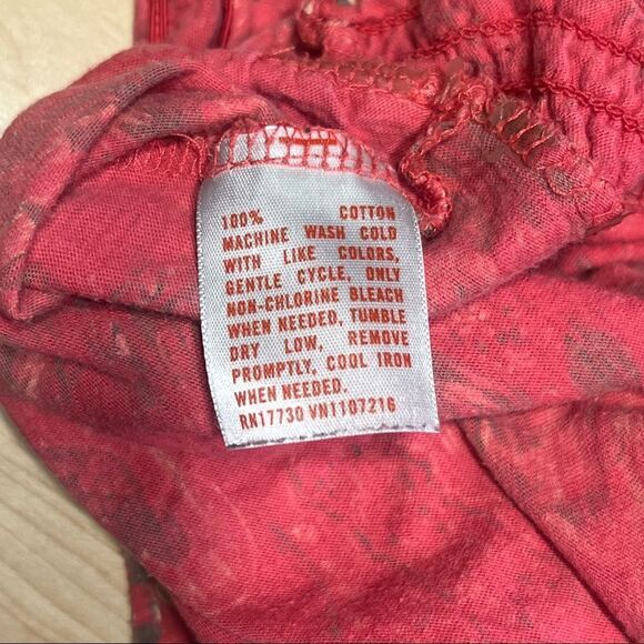 Mossimo women's M top red floral scoop neck with tie cap sleeve elastic bottom - Picture 2 of 6